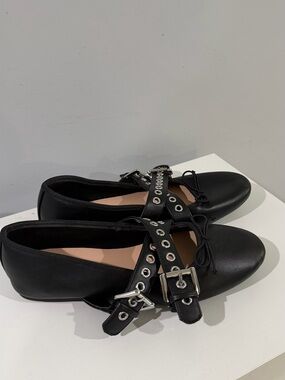 Women’s ballet flats